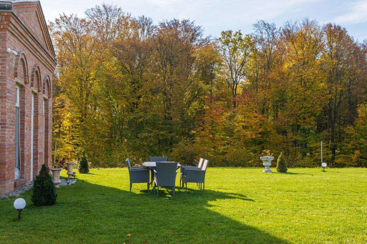 Dworek Atrium Tomaszów Lubelski Exteriör bild